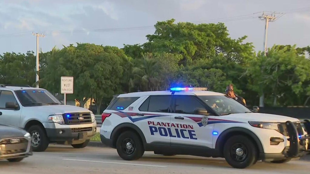 Deadly motorcycle crash shuts down lanes in Plantation — CBS Miami, Pearland Community news