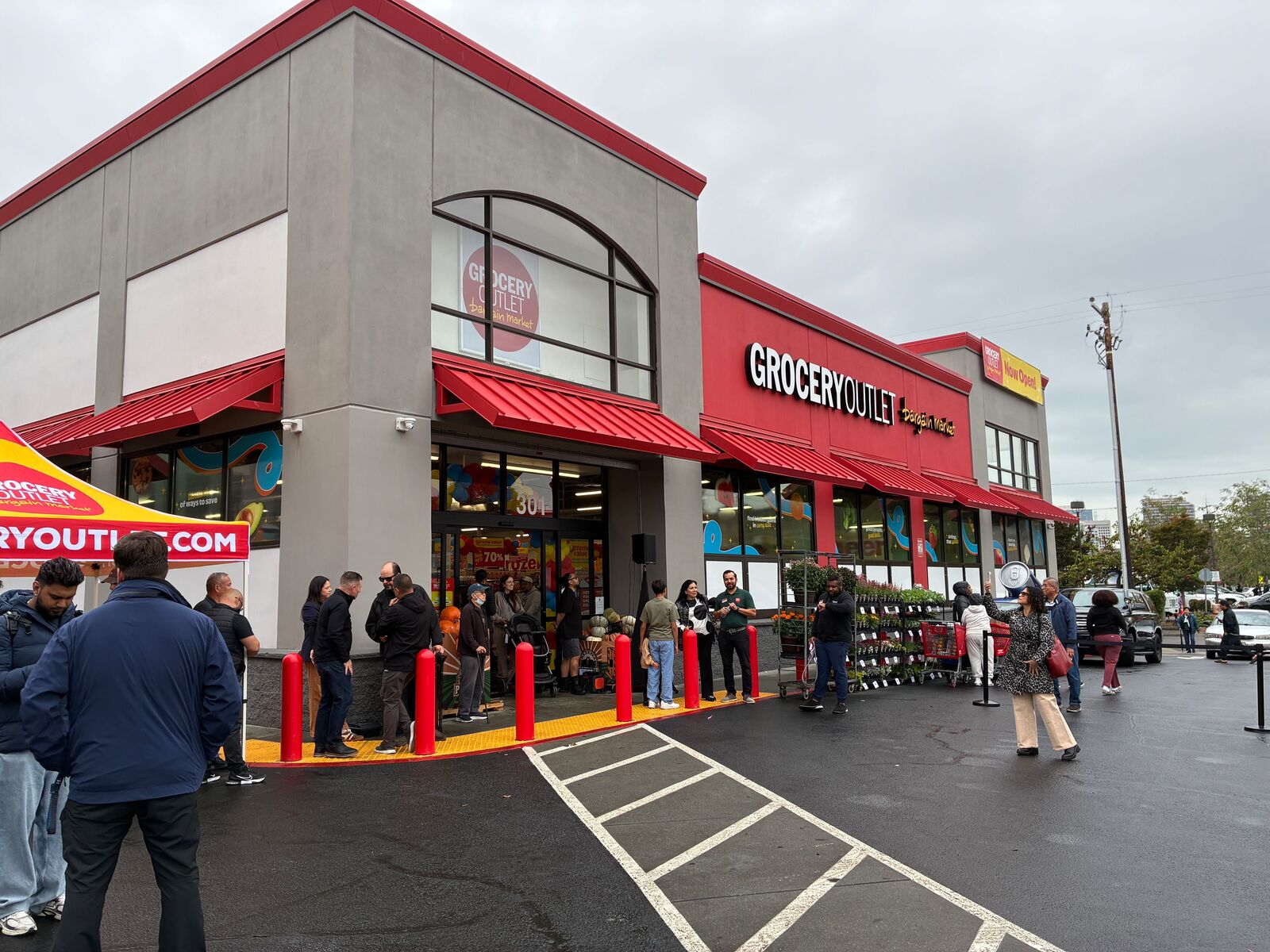 New Grocery Outlet opens in Oakland’s Eastlake neighborhood — The Oaklandside, Pearland Business news